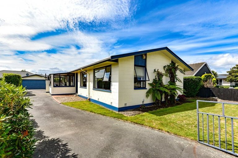 Photo of property in 65 Farquhars Road, Redwood, Christchurch, 8051