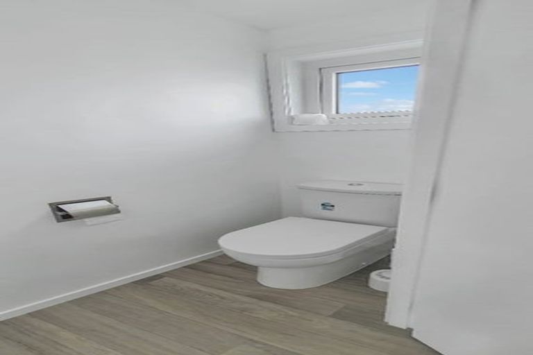 Photo of property in 4/176 Henderson Valley Road, Henderson, Auckland, 0612