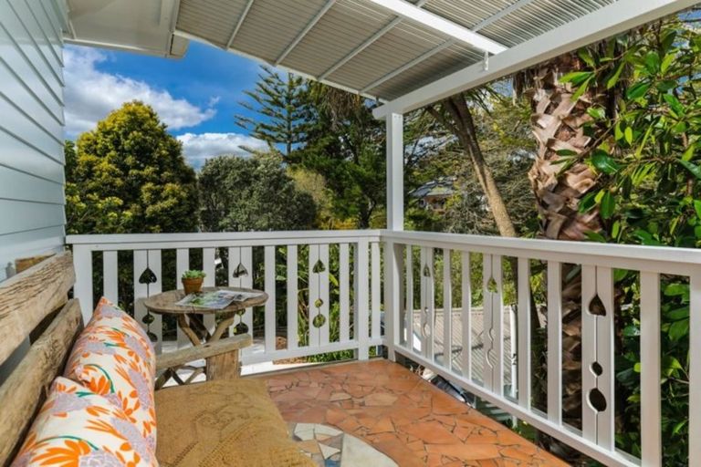 Photo of property in 1 Pounamu Avenue, Greenhithe, Auckland, 0632