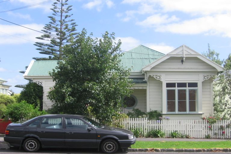 Photo of property in 6 Allenby Avenue, Devonport, Auckland, 0624