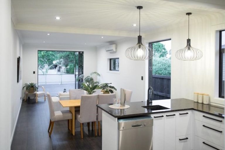 Photo of property in 16 Gillies Avenue, Claudelands, Hamilton, 3214