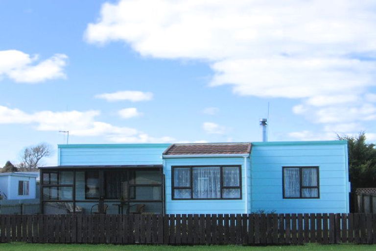 Photo of property in 13 Thomas Place, Foxton Beach, Foxton, 4815