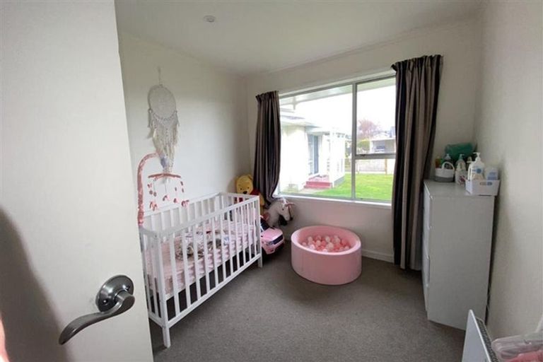 Photo of property in 8 Winiata Place, Otaki, 5512