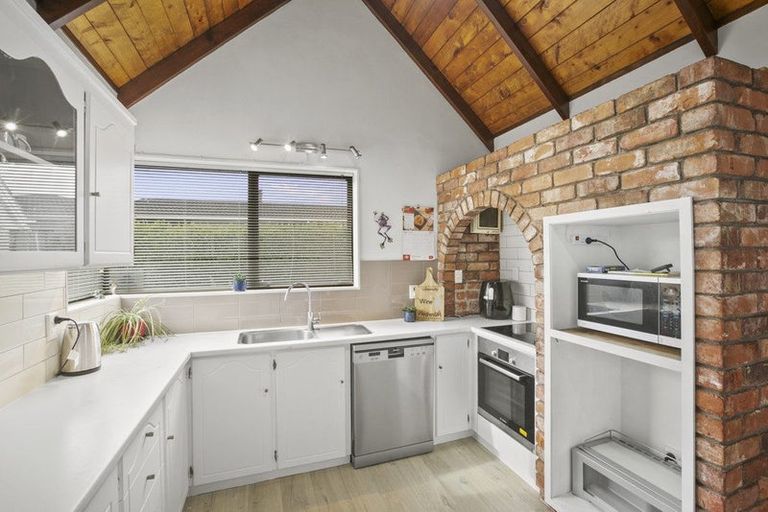 Photo of property in 288e Mangorei Road, Merrilands, New Plymouth, 4312