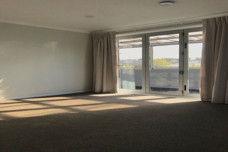 Photo of property in 11m Clearwater Cove, West Harbour, Auckland, 0618