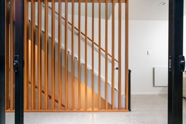 Photo of property in 2/50 Mandalay Terrace, Khandallah, Wellington, 6035