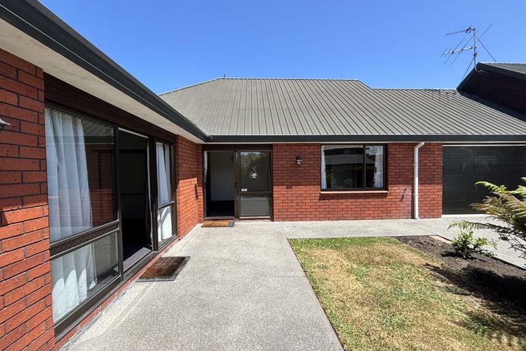 Photo of property in 1/6 Calverton Place, Halswell, Christchurch, 8025