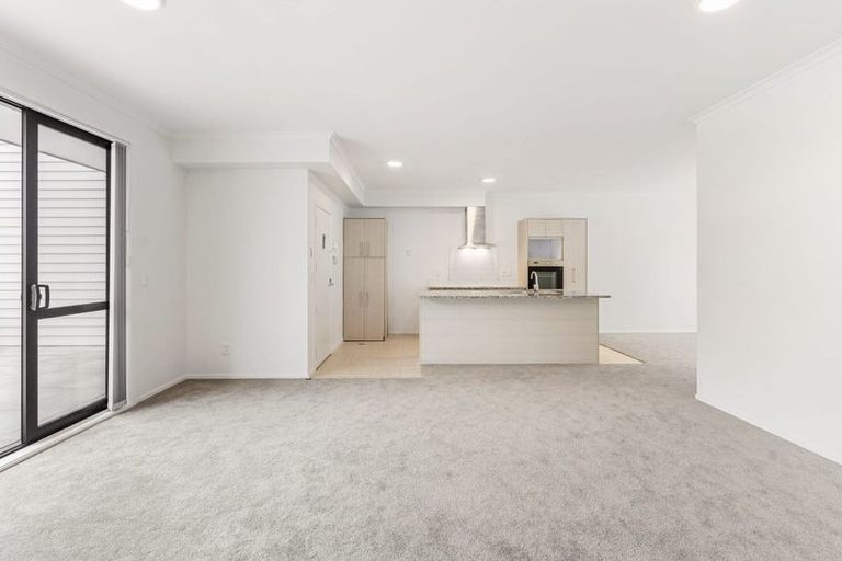 Photo of property in 8/130 Stancombe Road, Flat Bush, Auckland, 2016