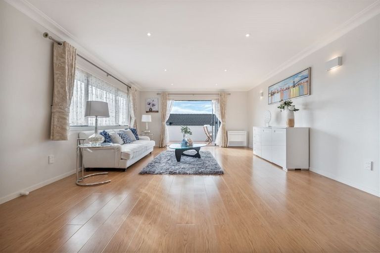 Photo of property in 7 Santa Monica Place, Goodwood Heights, Auckland, 2105