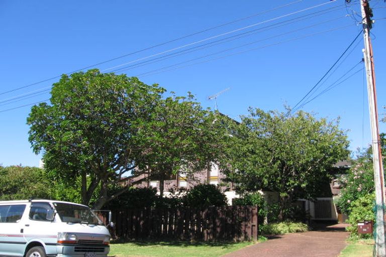 Photo of property in 2/13 Muritai Road, Milford, Auckland, 0620