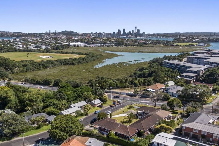 Photo of property in 6/40 Lake Road, Narrow Neck, Auckland, 0624