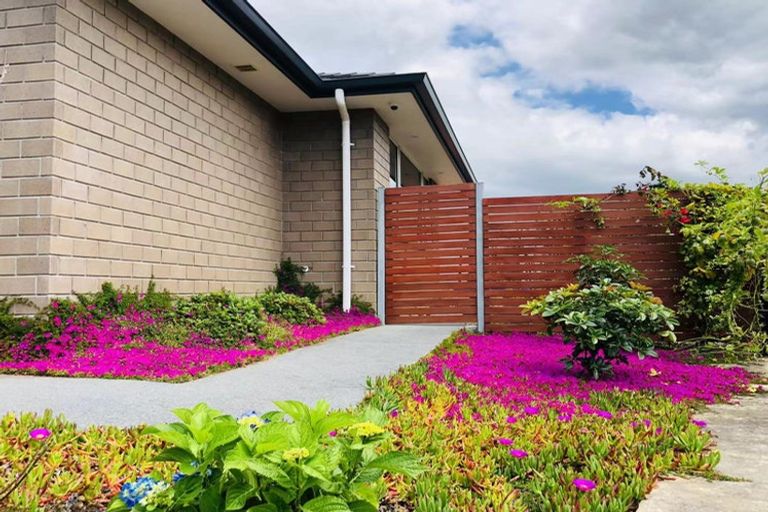 Photo of property in 11 Ian Gordon Lane, Orewa, 0931