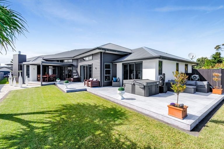 Photo of property in 10 Augusta Grove, Waiwhakaiho, New Plymouth, 4312