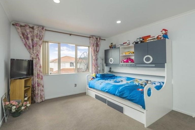Photo of property in 25 Maypark Crescent, Flat Bush, Auckland, 2016