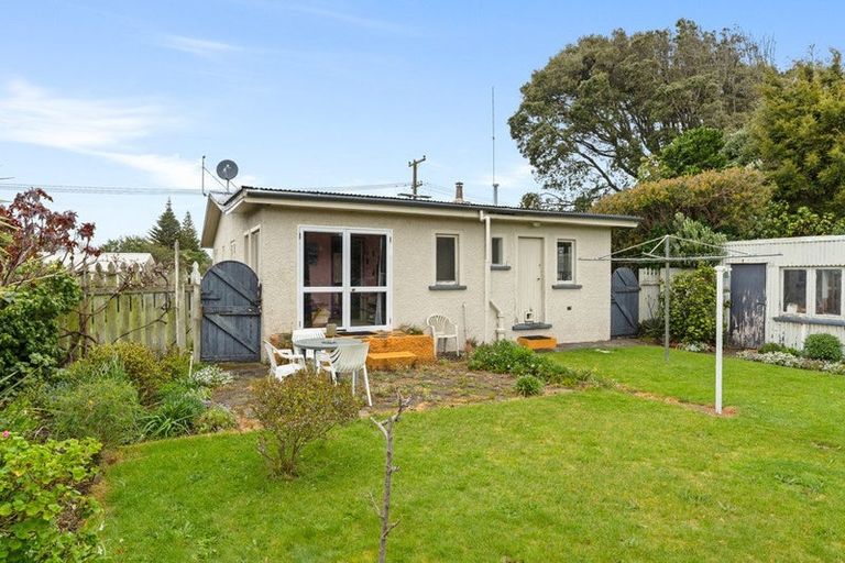 Photo of property in 15 Taupata Street, Castlecliff, Whanganui, 4501