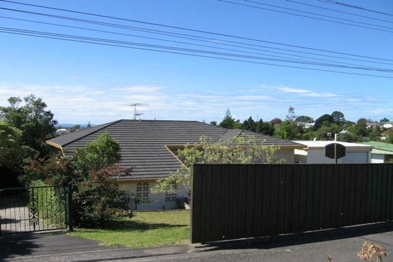 Photo of property in 585 East Coast Road, Browns Bay, Auckland, 0632