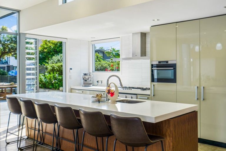 Photo of property in 37 Laurence Street, Manly, Whangaparaoa, 0930