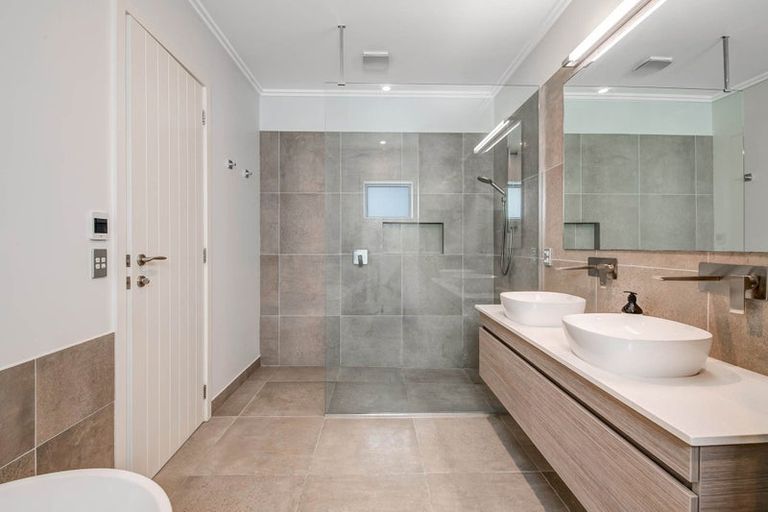 Photo of property in 51 Balboa Drive, Matakatia, Whangaparaoa, 0930