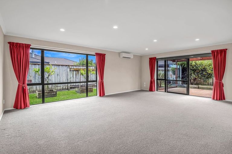 Photo of property in 1 Nevada Way, Kelvin Grove, Palmerston North, 4414