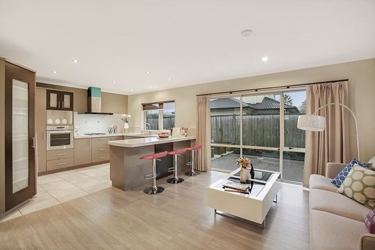 Photo of property in 15 Monash Place, Flat Bush, Auckland, 2016