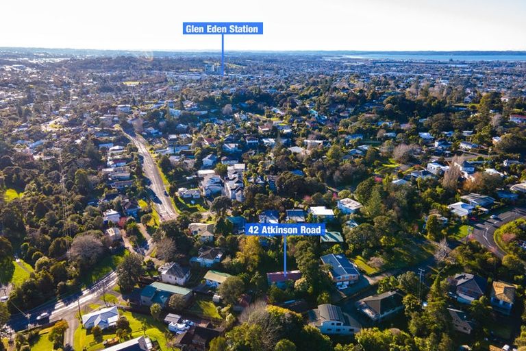 Photo of property in 42 Atkinson Road, Titirangi, Auckland, 0604