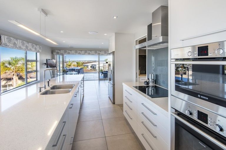Photo of property in 62 Seaview Road, Castor Bay, Auckland, 0620
