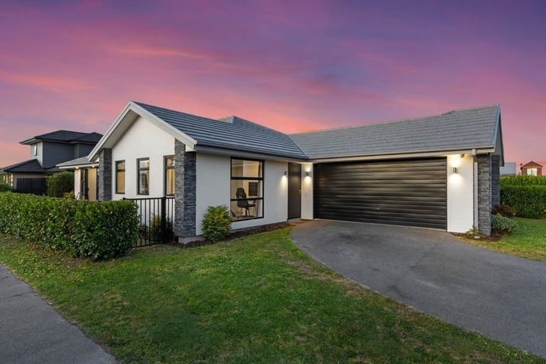 Photo of property in 3 Robalan Close, Halswell, Christchurch, 8025