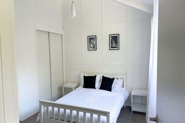 Photo of property in 4 Hiwihau Place, Glenfield, Auckland, 0629