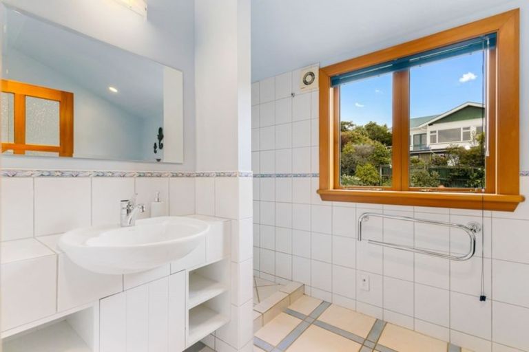 Photo of property in 140 Hackthorne Road, Cashmere, Christchurch, 8022