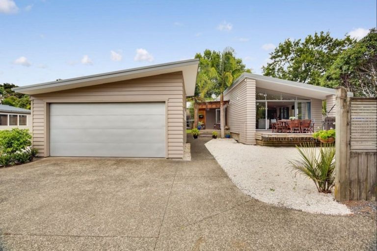 Photo of property in 122a Glendale Road, Glen Eden, Auckland, 0602