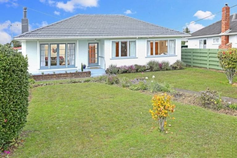 Photo of property in 50 Matipo Road, Te Atatu Peninsula, Auckland, 0610