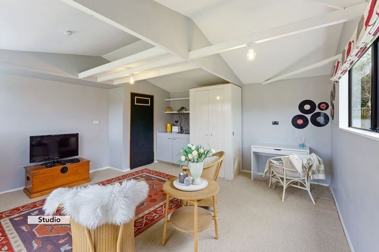 Photo of property in 21 Awanui Drive, Waikanae, 5036