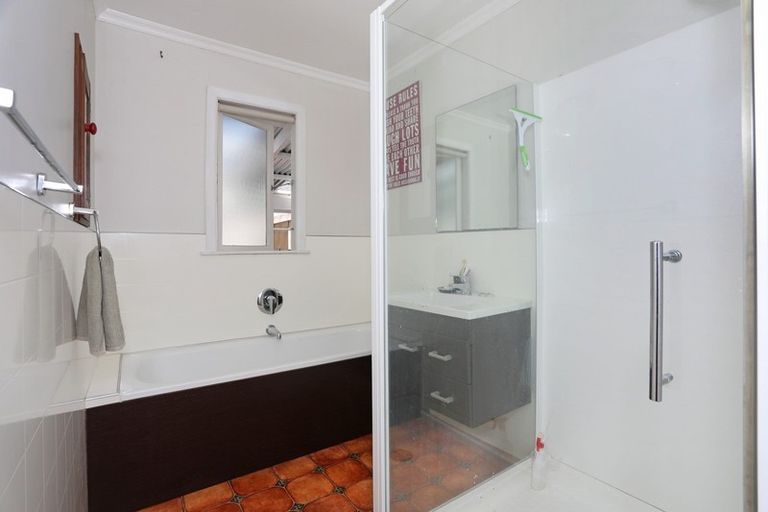 Photo of property in 21 Oxford Street, Marton, 4710