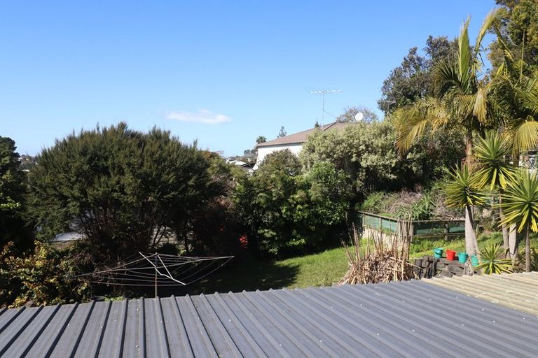 Photo of property in 11 Ellice Road, Totara Vale, Auckland, 0629