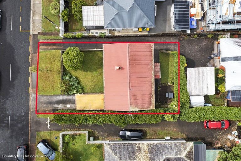 Photo of property in 1/60 Hillcrest Avenue, Hillcrest, Auckland, 0627