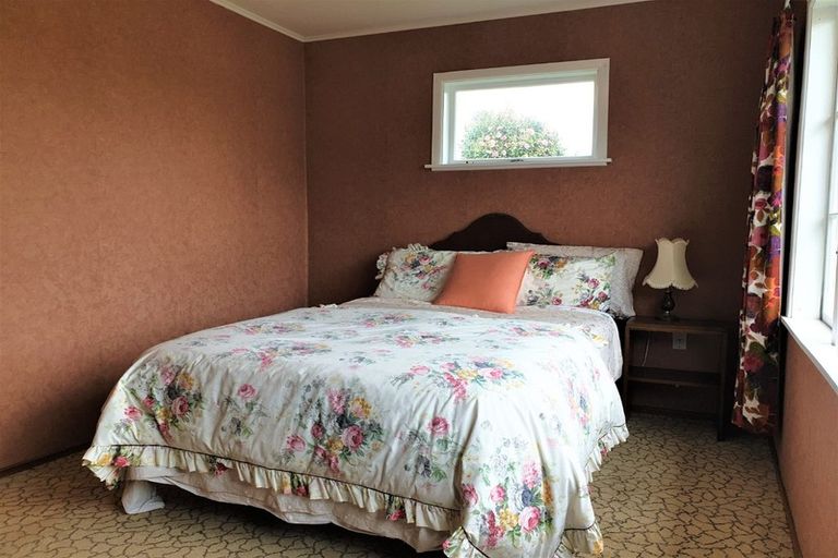 Photo of property in 5 Turakina Street, Merrilands, New Plymouth, 4312