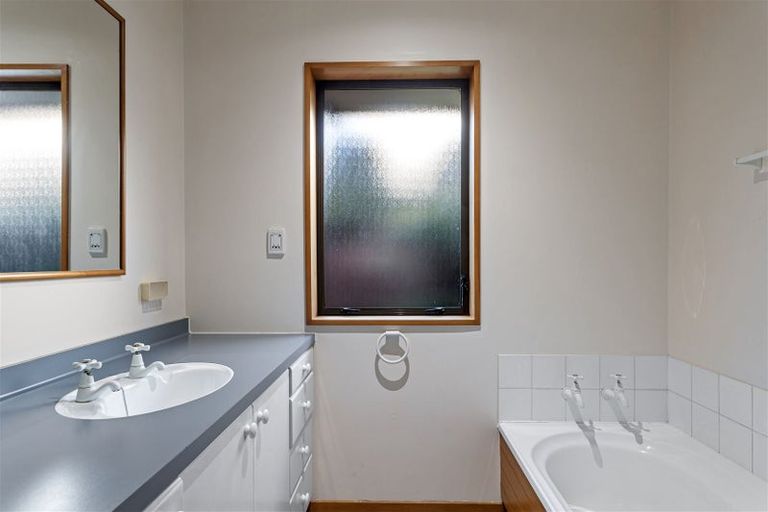 Photo of property in 2/1 Fountainhead Lane, Hillmorton, Christchurch, 8025