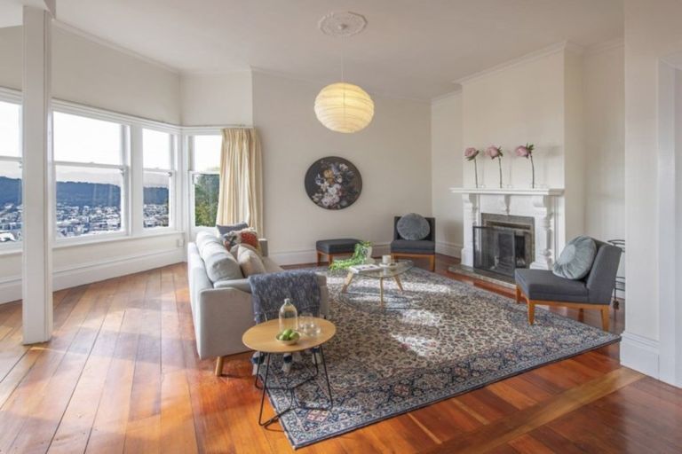 Photo of property in 50 Central Terrace, Kelburn, Wellington, 6012