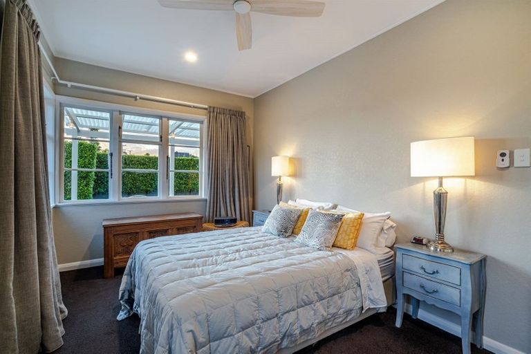 Photo of property in 1/193 Queen Street, Northcote Point, Auckland, 0627