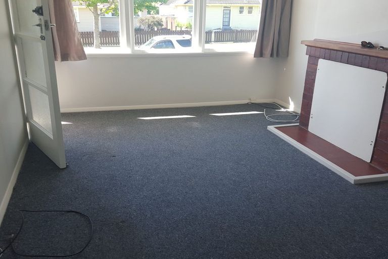 Photo of property in 90-92 Strand Crescent, Naenae, Lower Hutt, 5011