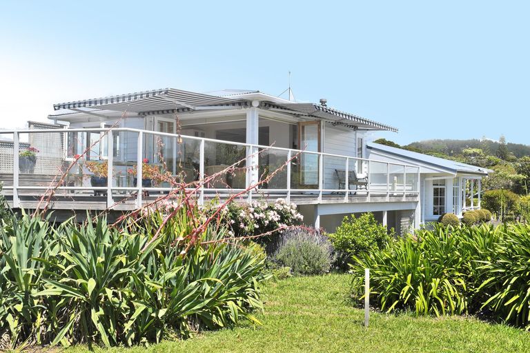 Photo of property in 1 Penguin Street, Leigh, 0985