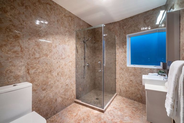 Photo of property in 2/46 Raleigh Road, Northcote, Auckland, 0627