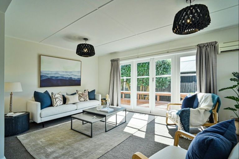 Photo of property in 28 Pitt Street, Clive, 4102