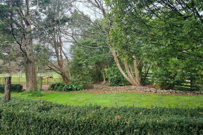 Photo of property in 473 Tararua Road, Levin, 5571