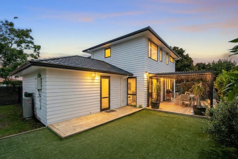 Photo of property in 2 Tollana Road, Te Atatu Peninsula, Auckland, 0610