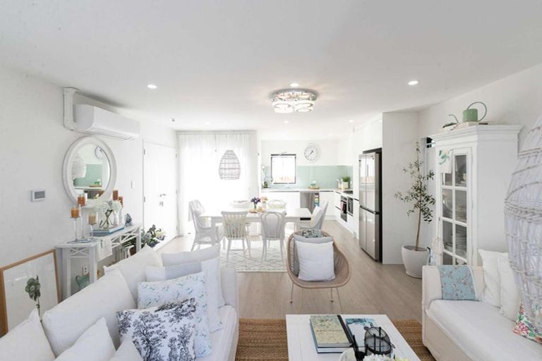 Photo of property in 90c Seymour Road, Sunnyvale, Auckland, 0612