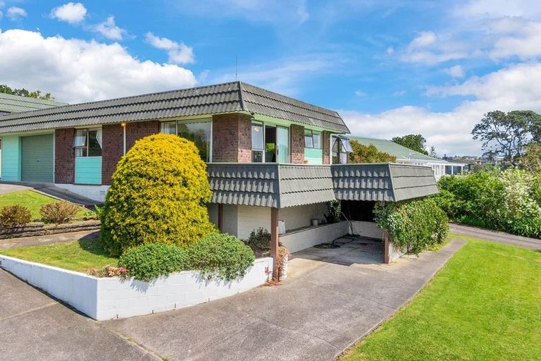 Photo of property in 1/27 Aotearoa Terrace, Murrays Bay, Auckland, 0630