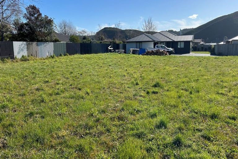 Photo of property in 50 George Fyfe Way, Wakefield, 7025