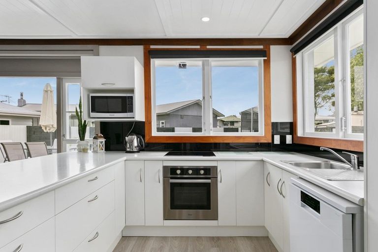 Photo of property in 4 Tamatea Road, Taupo, 3330
