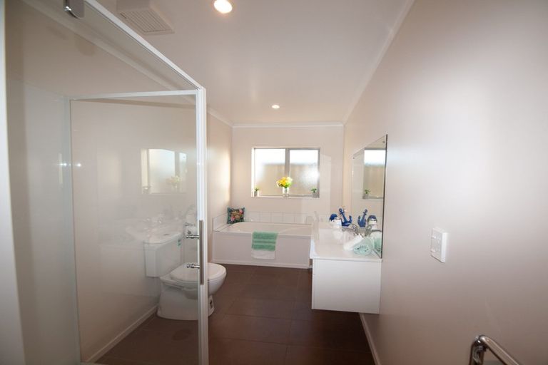 Photo of property in 187 Mark Avenue, Grenada Village, Wellington, 6037